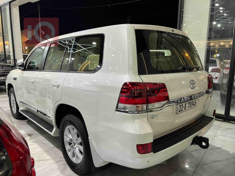 تۆیۆتا لاند کروزەر